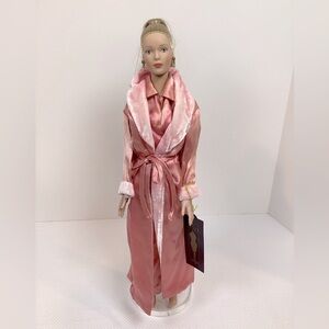 Tyler Wentworth Collection Robert Tonner Basic Blonde Signature 16” Fashion Doll